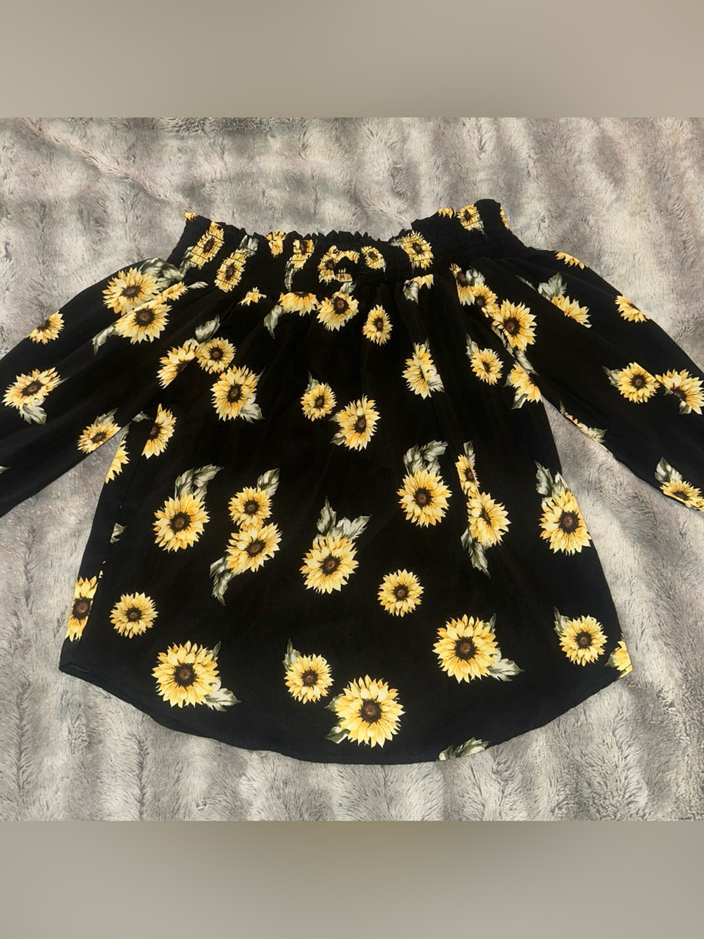 BRAND NEW w/o tag women’s small ‘Rue21’ Black and yellow sunflower blouse